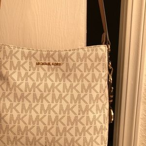 Michael Kors Jet Set Travel Crossbody Vanilla bag